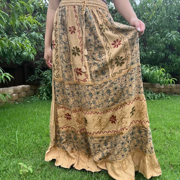 Vintage Vibe Hand Embroidery and Patchwork Floral Pattern Flowy Maxi Skirt - Picture 10 of 10